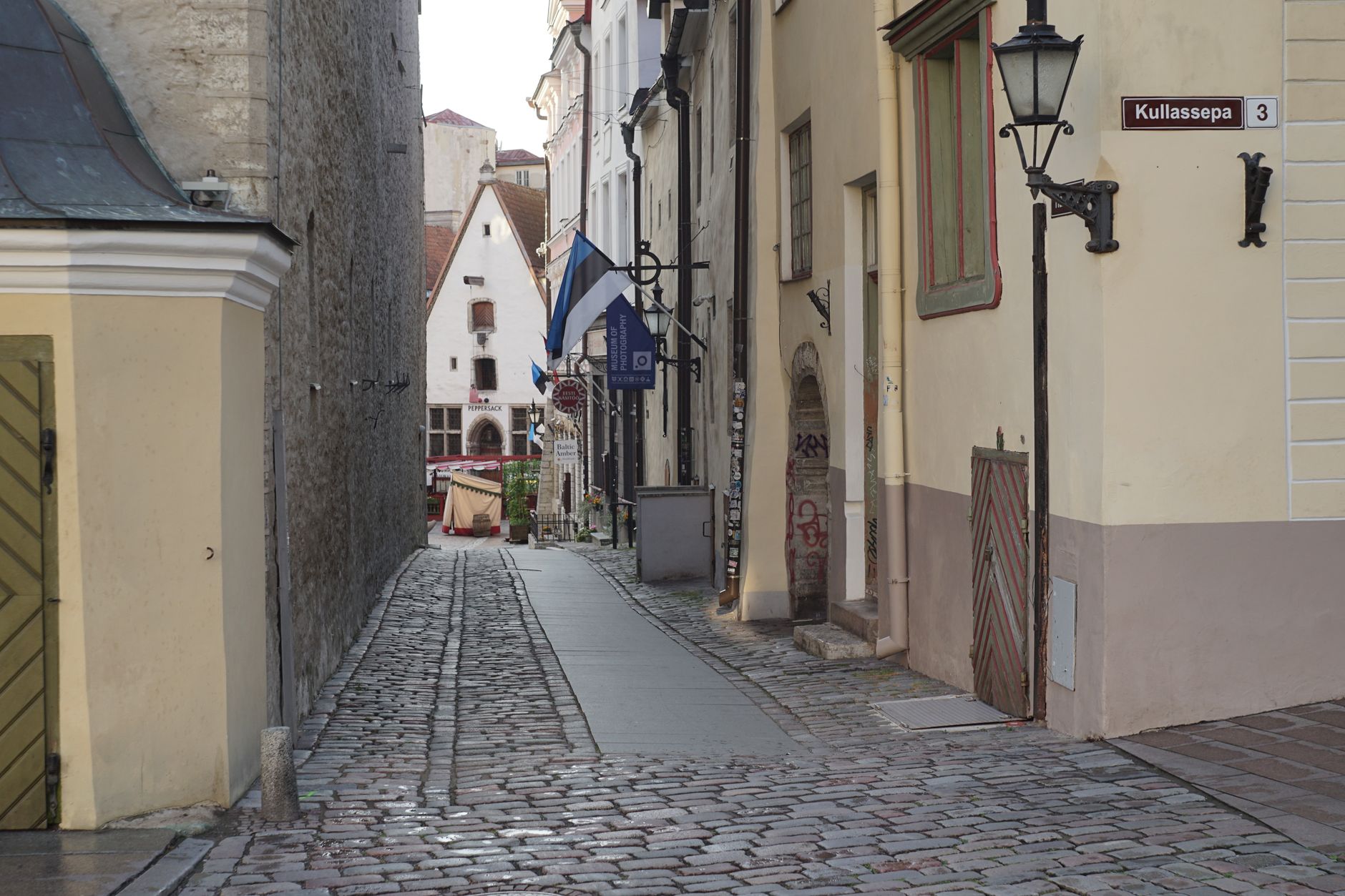 Tallinnan vanhankaupungin katu, jonka varrella GetAway Zonen pakohuoneet sijaitsevat